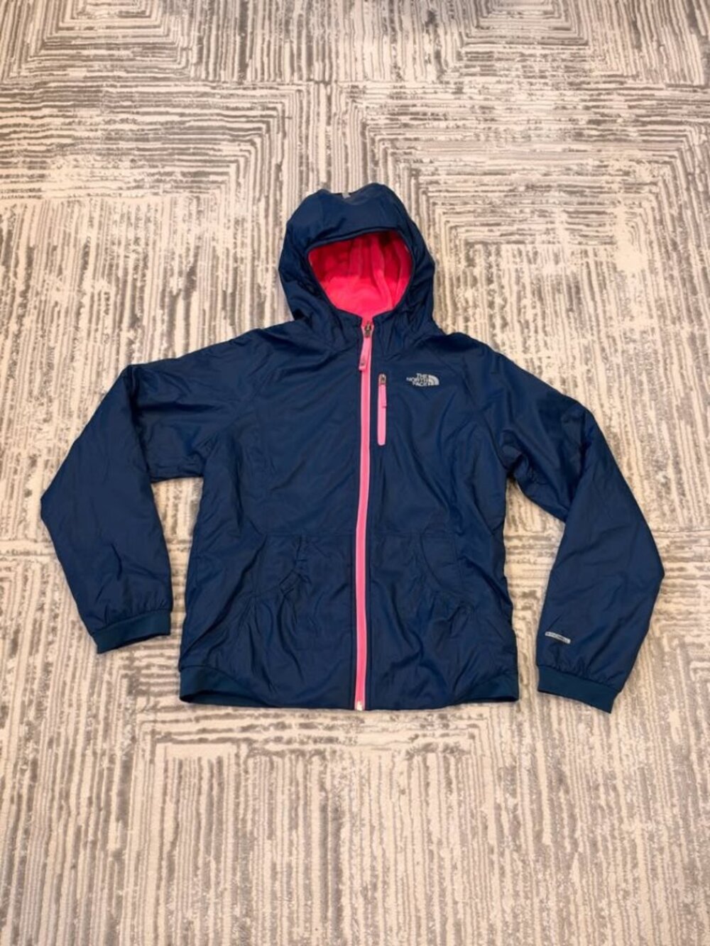 The North Face girls youth large 14/16 pink/blue Windwall reversible coat